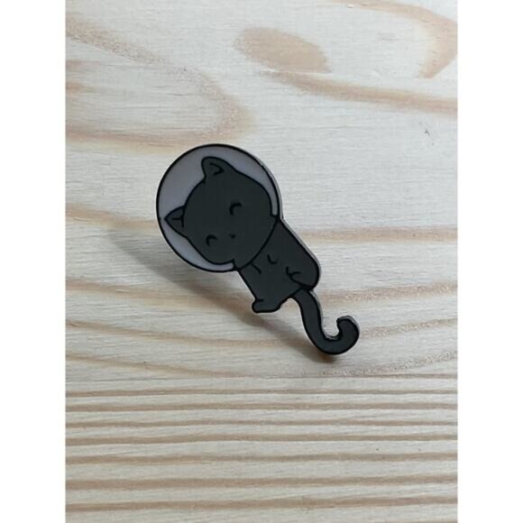 Astronaut Cat Enamel Pin Black Cat In Space Helmet Brooch Secure Backing - Picture 1 of 3